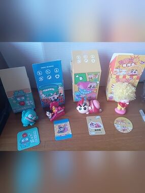 3 Crayon Shin Chan Shiro Collectible Figures 1 Butt light, & Takata Tomy Figure